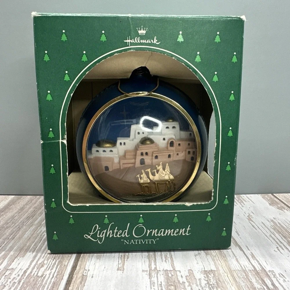 Vintage Hallmark‎ Keepsake Ornament Lighted Nativity 1984 QLX7000-1 with Box